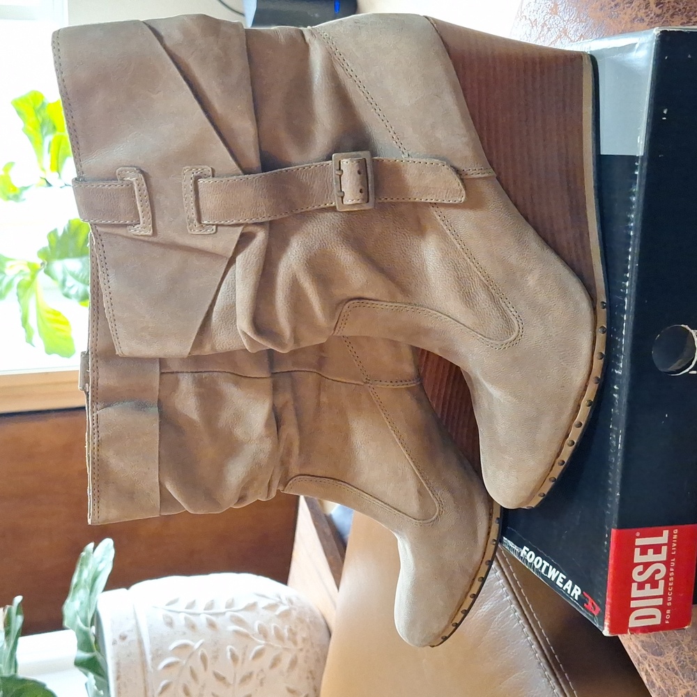 Diesel gently worn comfortable wedge studded boots! Size 9.5/40.5. Lots of life